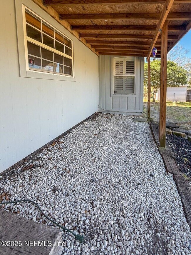 Building Photo - 360 Canis Dr W