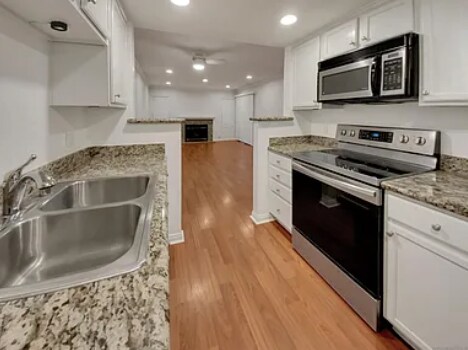 Building Photo - 12059 Alta Carmel Ct