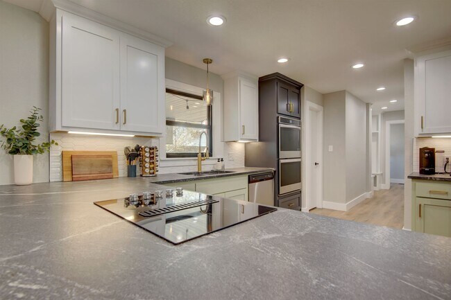 Building Photo - Gorgeous, updated home, turn-key and ready...
