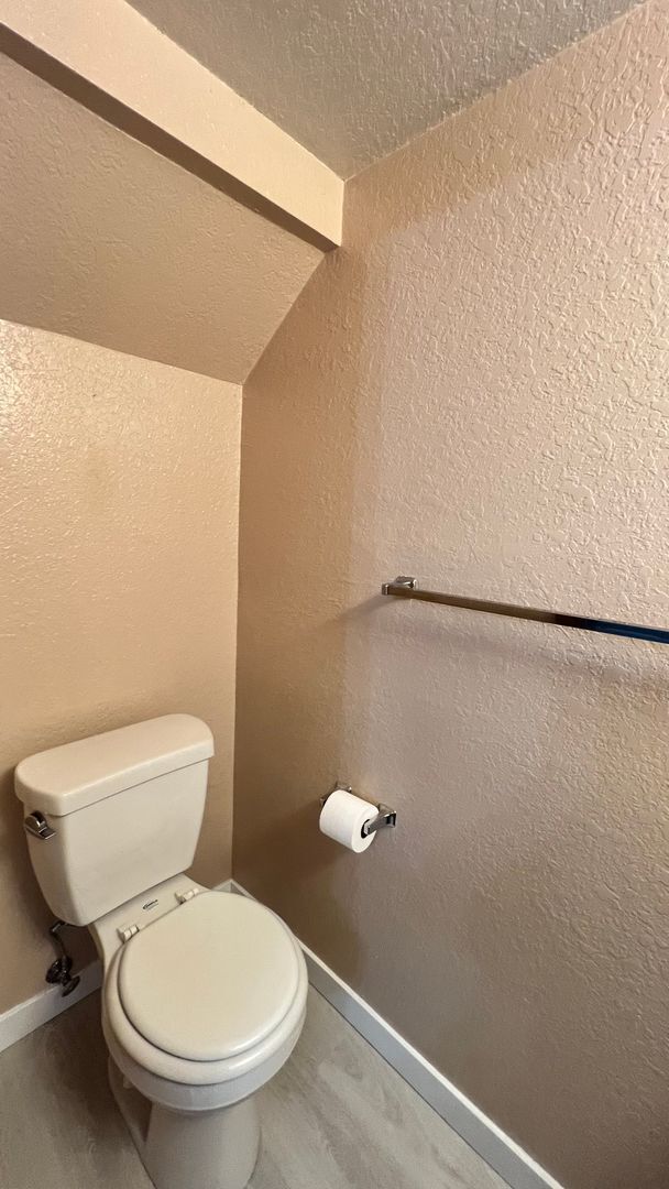 Building Photo - 4Plex 2bed x 1.5bath unit in Seattle, minutes away from major highways.