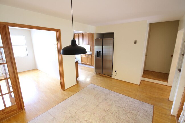 Building Photo - Super Spacious 2-Bedroom 2.5-Bathroom La Jolla UTC Townhome with 2-car garage