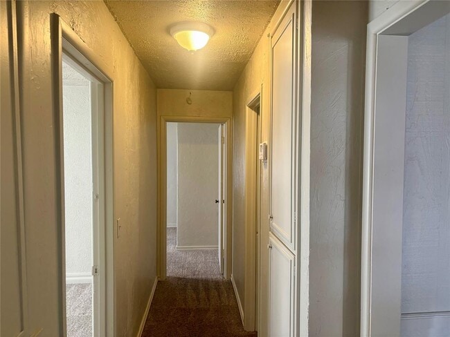 Building Photo - 4913 N Independence Ave