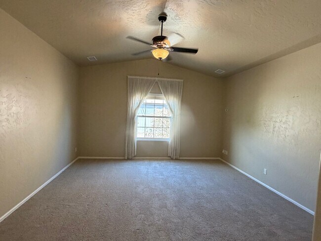 Building Photo - 1825 Venetian Dr