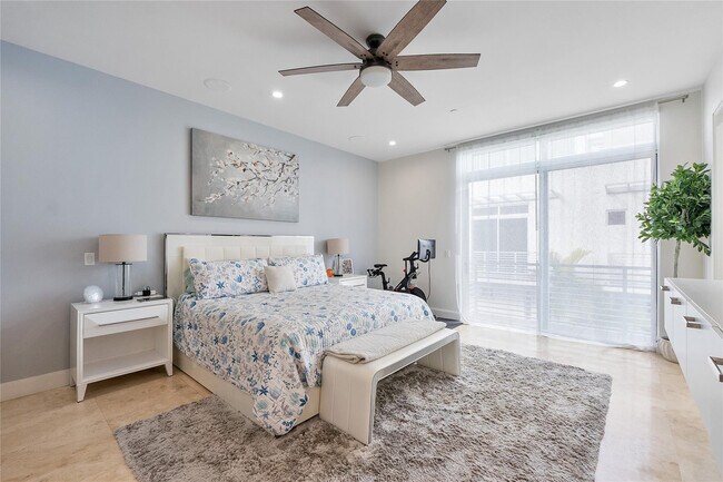 Building Photo - 3266 NE 15th St