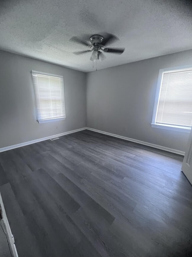 Building Photo - 607 Cross St