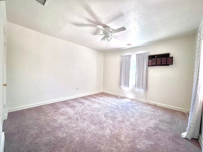 Building Photo - Cozy 2-Bedroom Home in San Bernardino $2,6...