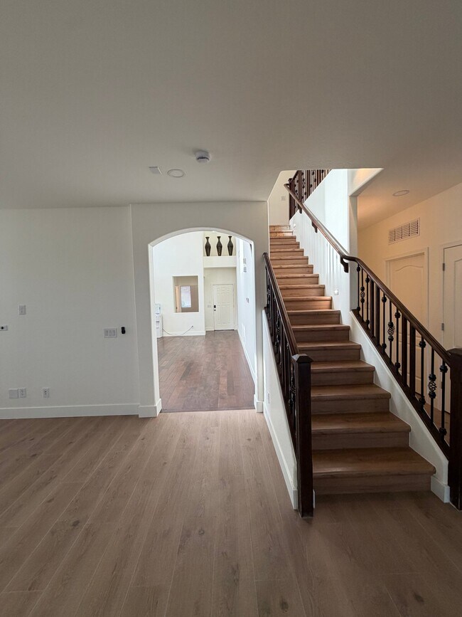 Building Photo - 2741 E Quiet Hollow Ln