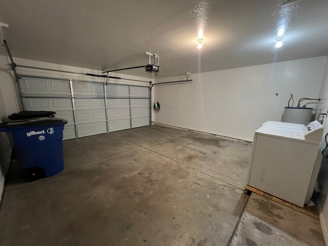 Building Photo - 910 N Swan Dr