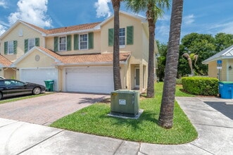 Building Photo - Beautiful 4 bedroom townhome in Oak Park!