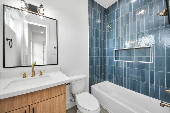 Building Photo - 6949 Foster St