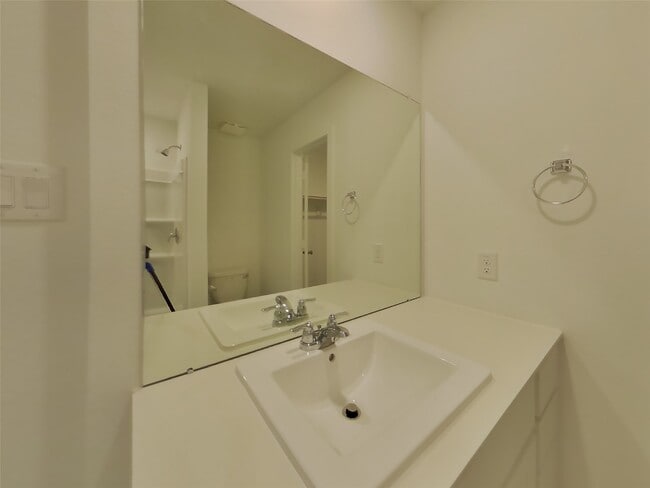 Building Photo - 3013 Dawn Sound Dr