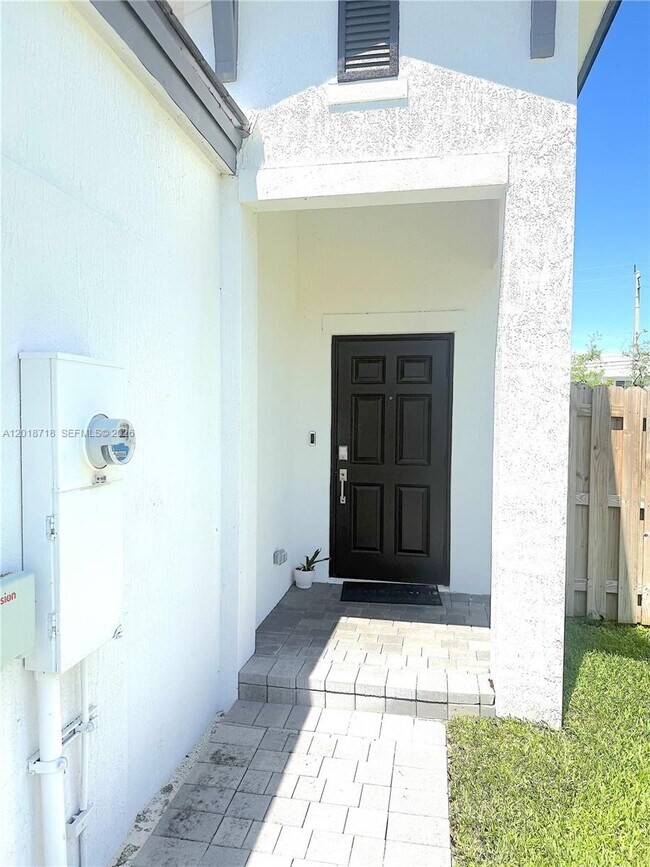 Building Photo - 4941 Oakmont Dr