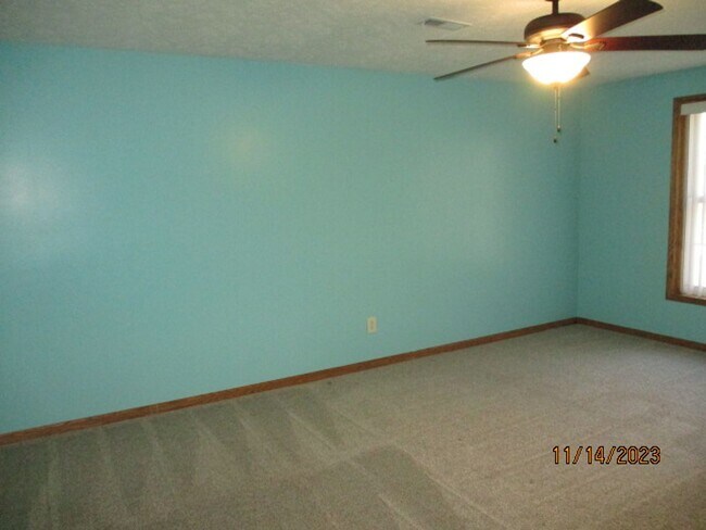 Building Photo - Spacious 6-Bedroom Home in a Prime Location – Room to Live, Work & Relax!