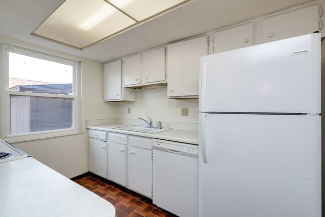 Building Photo - 2215 Barclay Ct