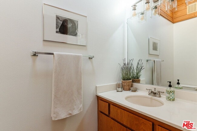 Building Photo - 4450 Alla Rd