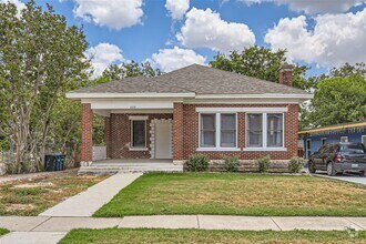Building Photo - Unique craftsman home!