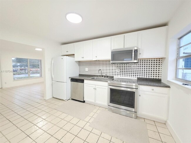 Building Photo - 250 NE 51st St