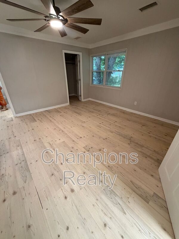 Building Photo - 403 46th St