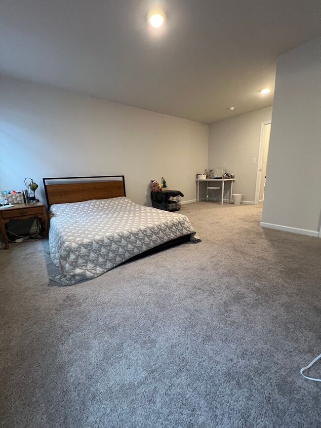 Building Photo - Luxurious 3-Bedroom Townhome in Norristown! Available mid-July!