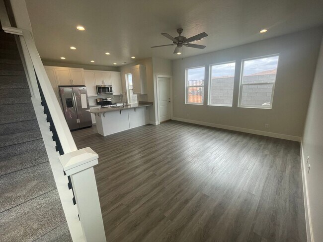 Building Photo - Mustang Valley Townhome!!