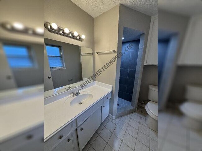 Building Photo - 3214 Three Pines Dr