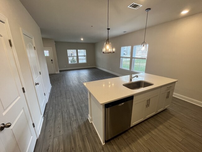 Building Photo - 204 Douglas Bend Rd