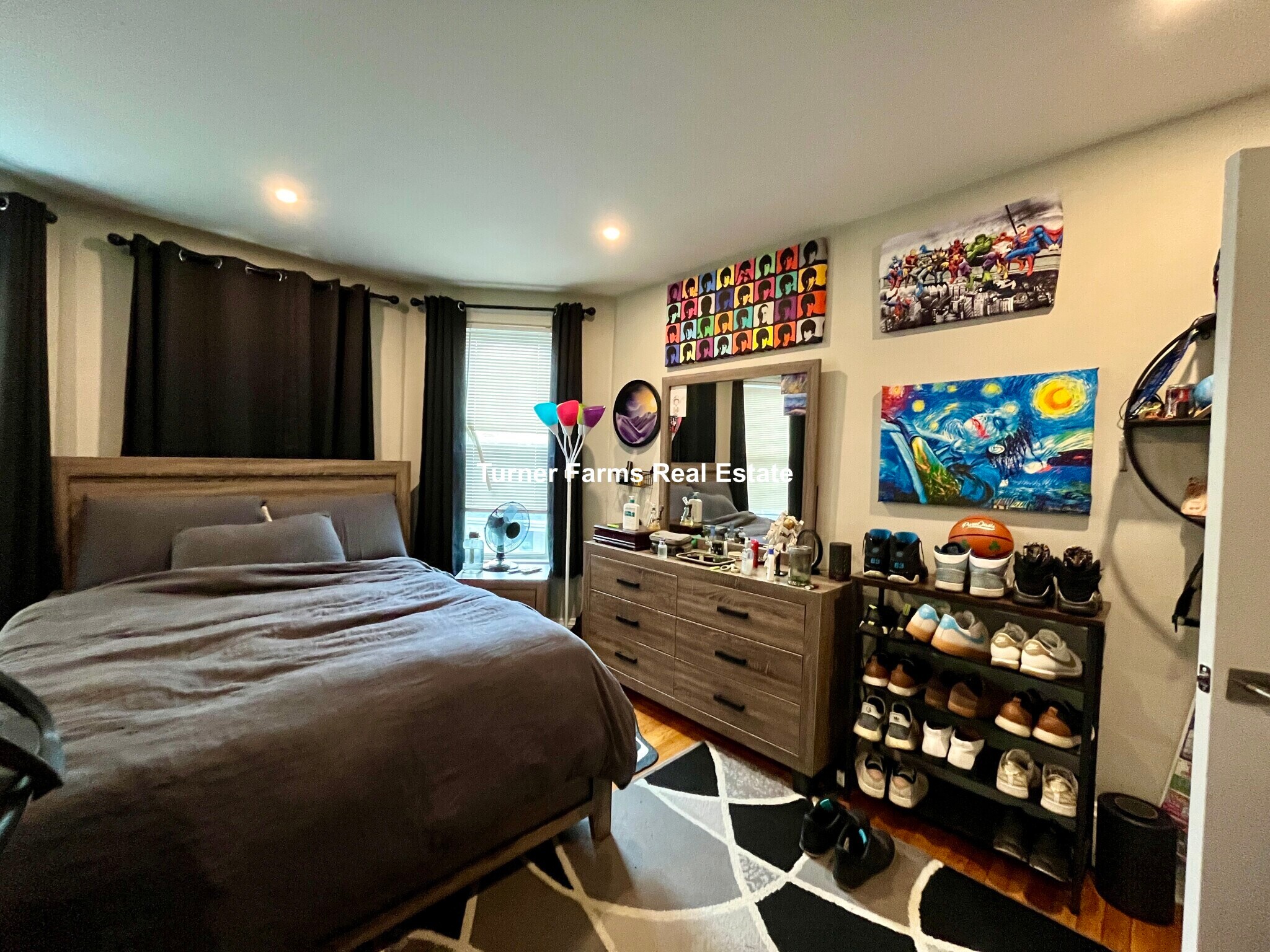 Building Photo - 24 Pond St