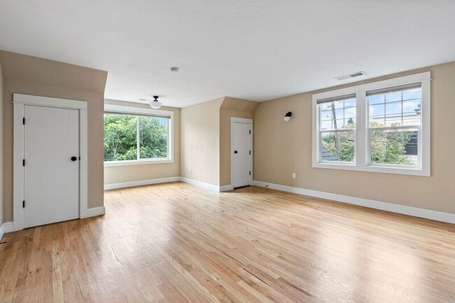 Building Photo - 4908 NE 9th Ave