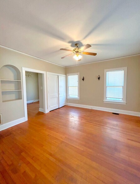 Building Photo - 607 Kirby Pl