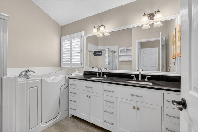 Building Photo - 9336 Water Course Way