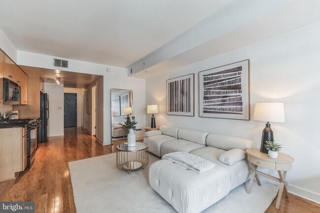 Building Photo - 1117 10th St NW