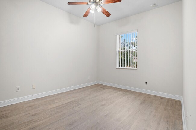 Building Photo - 1092 SW Majorca Ave