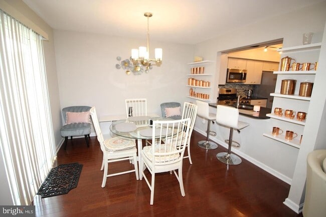 Building Photo - 36 Honey Locust Ln