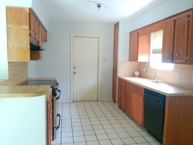 Building Photo - 2614 Camargo Dr