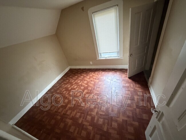 Building Photo - 2647 Fremont Ave N