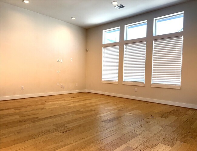 Building Photo - 5338 Donovan Gdns Ln