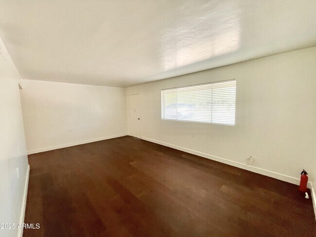 Building Photo - 6242 N 12th Pl
