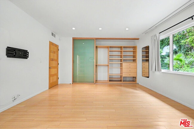 Building Photo - 9512 Duxbury Ln