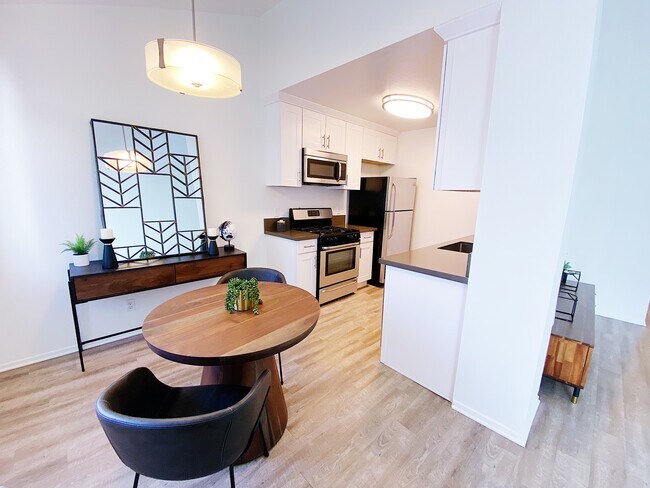 Dining room/kitchen - Merlot