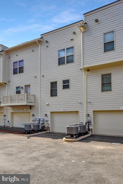 Building Photo - 1003 Sycamore Dr SE