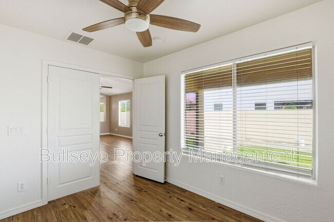 Building Photo - 21069 N Jocelyn Ln