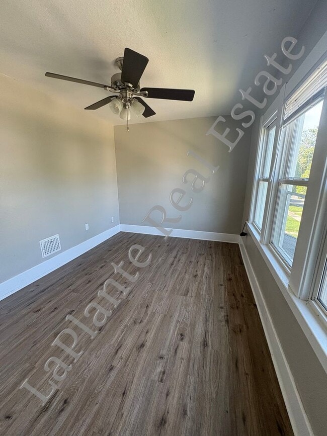 Building Photo - Charming 3 bedroom home for rent located i...