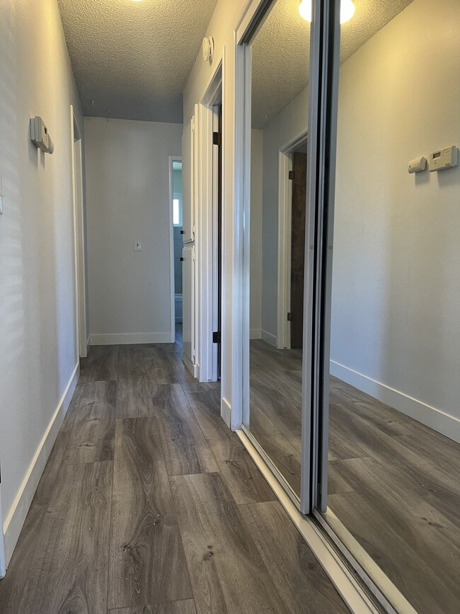 Building Photo - 1094 Tara Ct