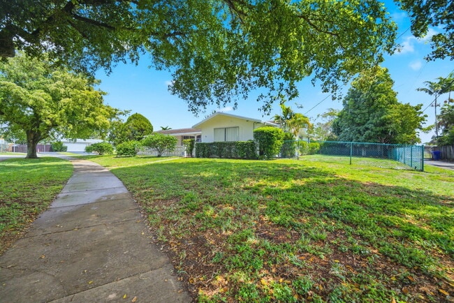 Building Photo - 321 E Chaminade Dr