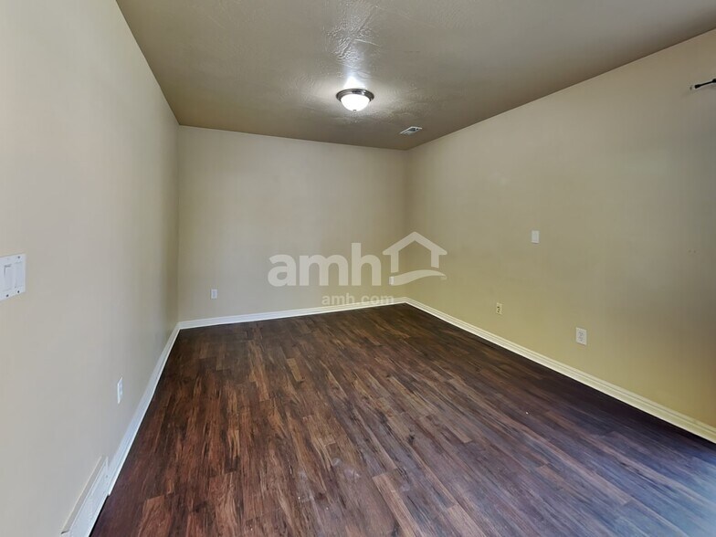 Building Photo - 6334 S Clover Creek Ln