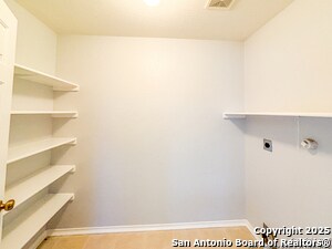 Building Photo - 115 McLennan Oak