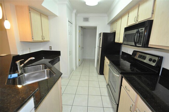 Building Photo - 724 Crest Pines Dr