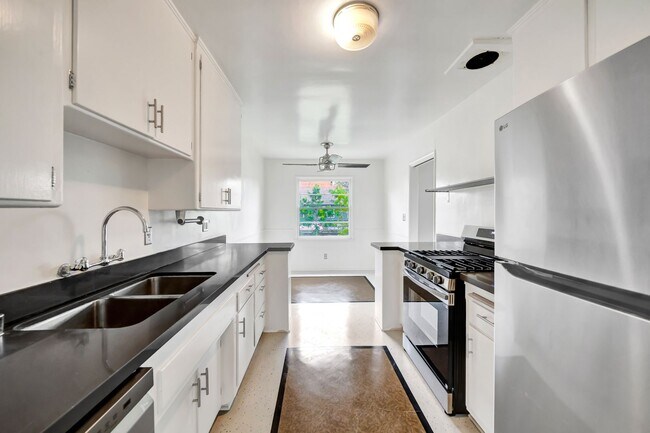 Building Photo - 4034- 4036 Higuera St