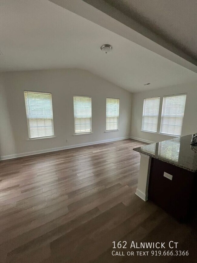 Building Photo - 162 Alnwick Ct