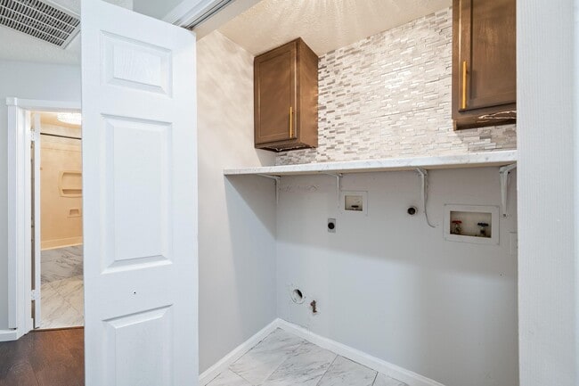 Building Photo - 7624 Lone Meadow Ct